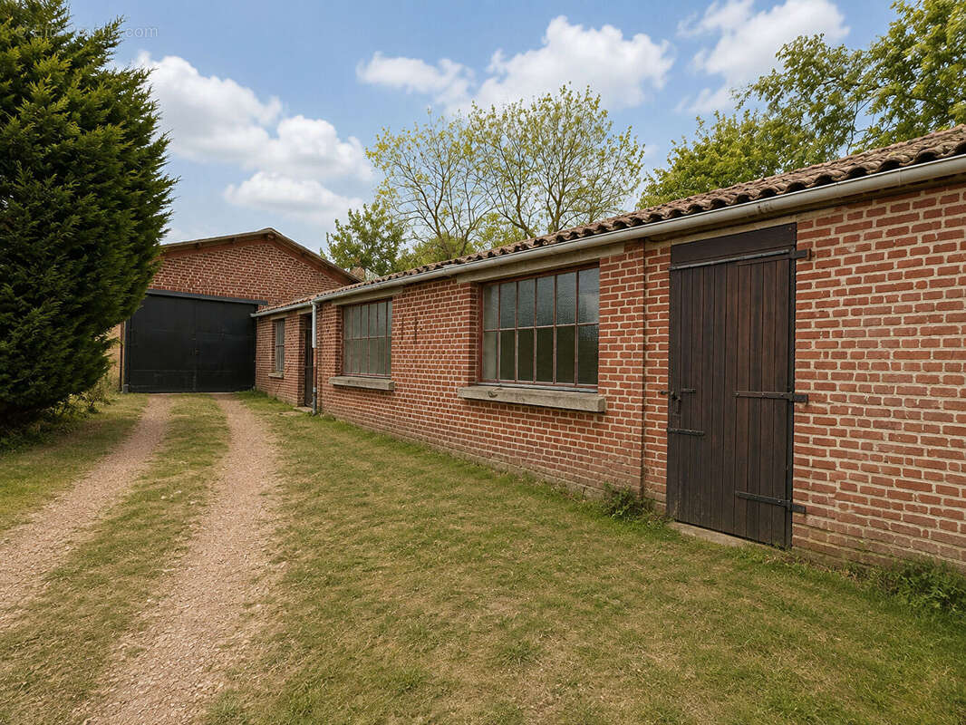 Maison individuelle avec grange, dépendances et garages - photo 12
