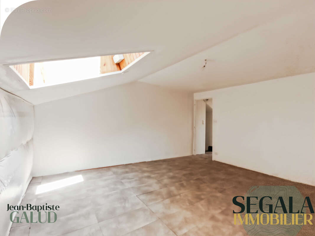 Maison à MIRANDOL-BOURGNOUNAC