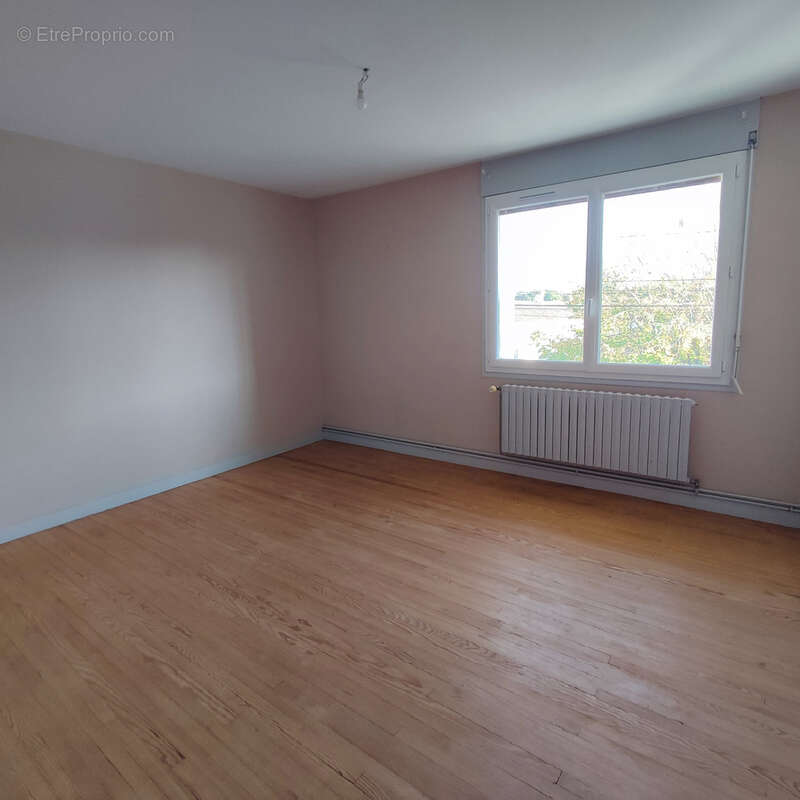 Maison à BRIZAMBOURG