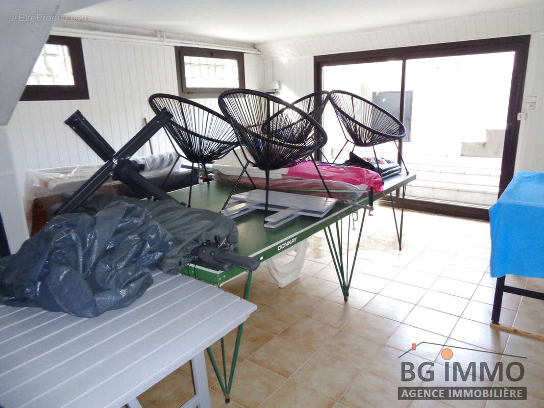 Villa F6/7 sur 1554 m2 de terrain avec garage et piscine - photo 9