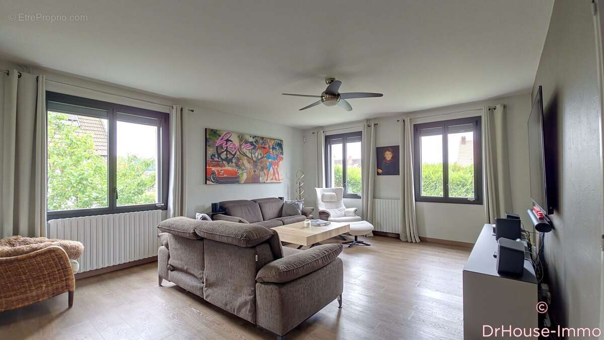 Maison 185 m² à Croissy-Beaubourg  - photo 18