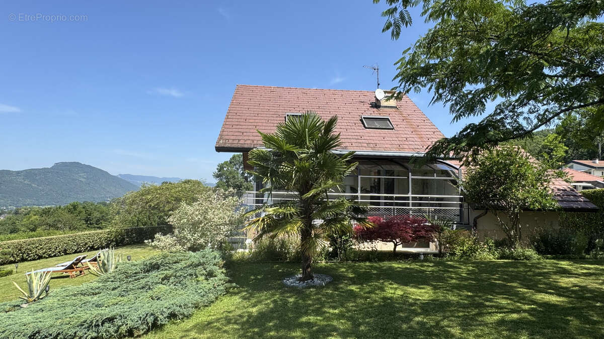 Maison à PUGNY-CHATENOD