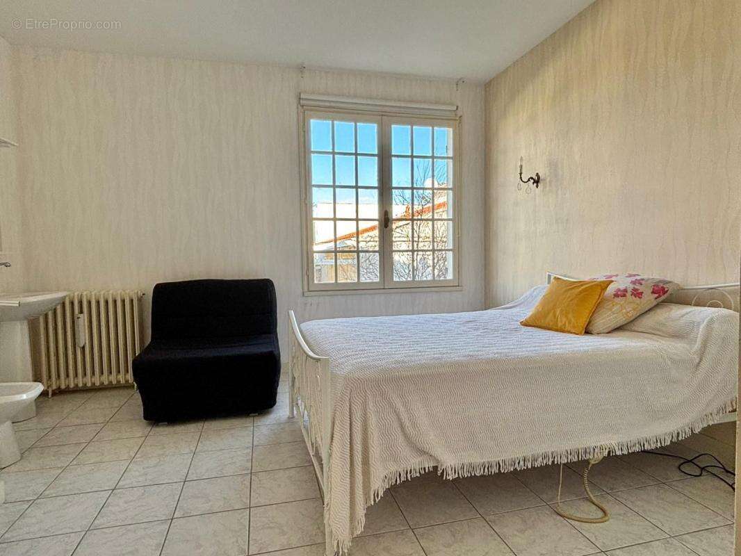 À vendre – Belle maison familiale avec vue mer, dépendance et jardin – La Brée-les-Bains, plage à pied - photo 15