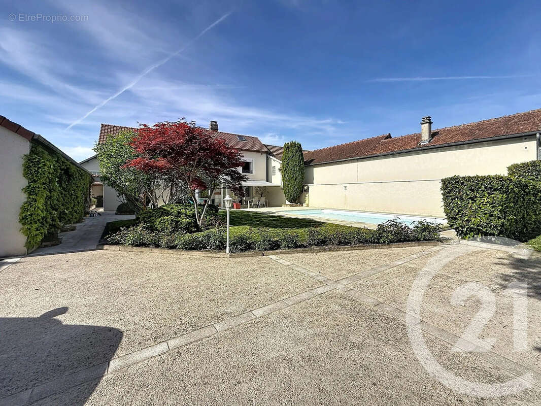 Maison à SAINT-ANDRE-LES-VERGERS