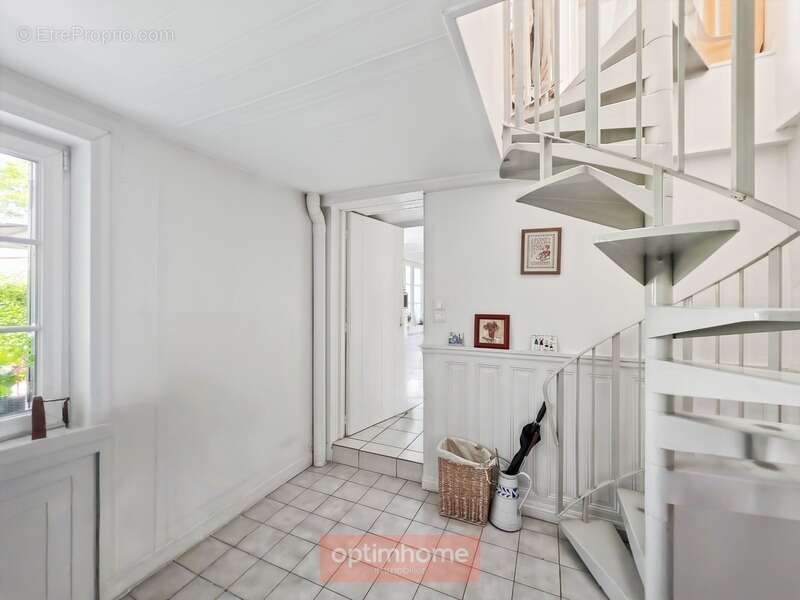 Propriete 273 m² 6 chambres jardin expo sud - photo 20