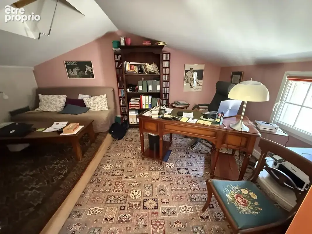 A proximité de Ruffec, magnifique maison en pierre de caractère offrant cinq chambres avec jardin, piscine et dépendances - photo 10