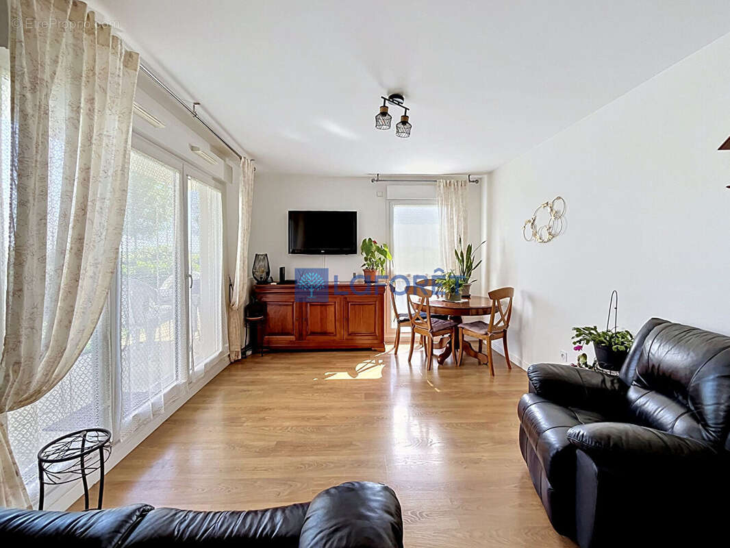 Appartement à SAINT-PIERRE-DU-PERRAY