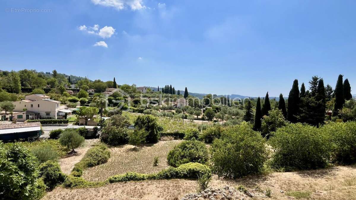GRASSE - Belle propriété lumineuse avec piscine et vue dégagée au calme dans un cadre naturel - photo 26