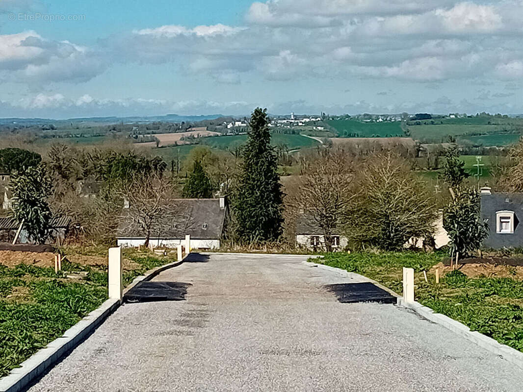 Terrain à SAINT-THOIS