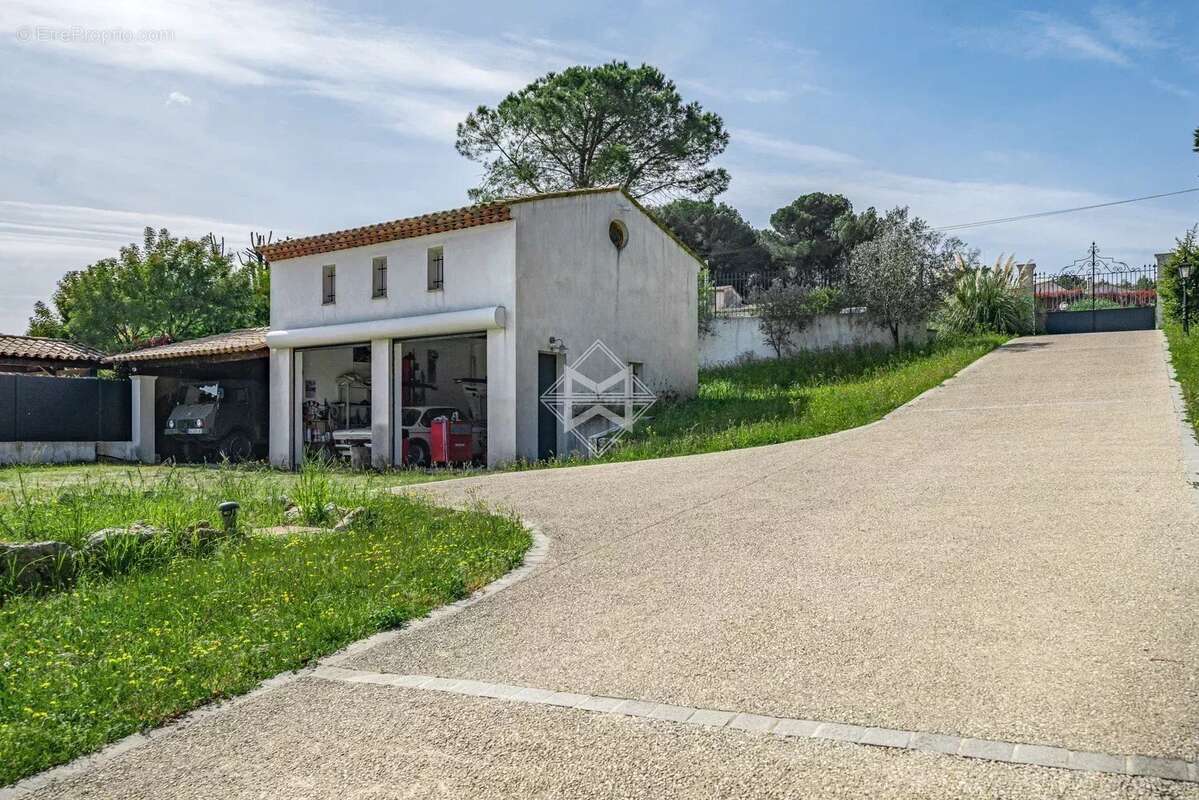 Maison à CHATEAUNEUF-GRASSE