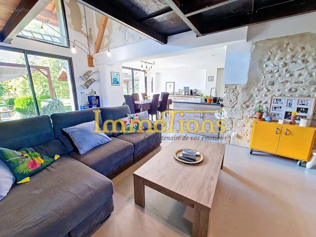 Maison à SAINT-HILAIRE-DU-ROSIER