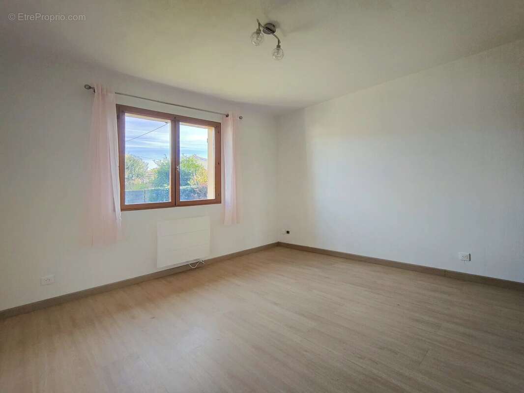 Maison à AYGUEMORTE-LES-GRAVES