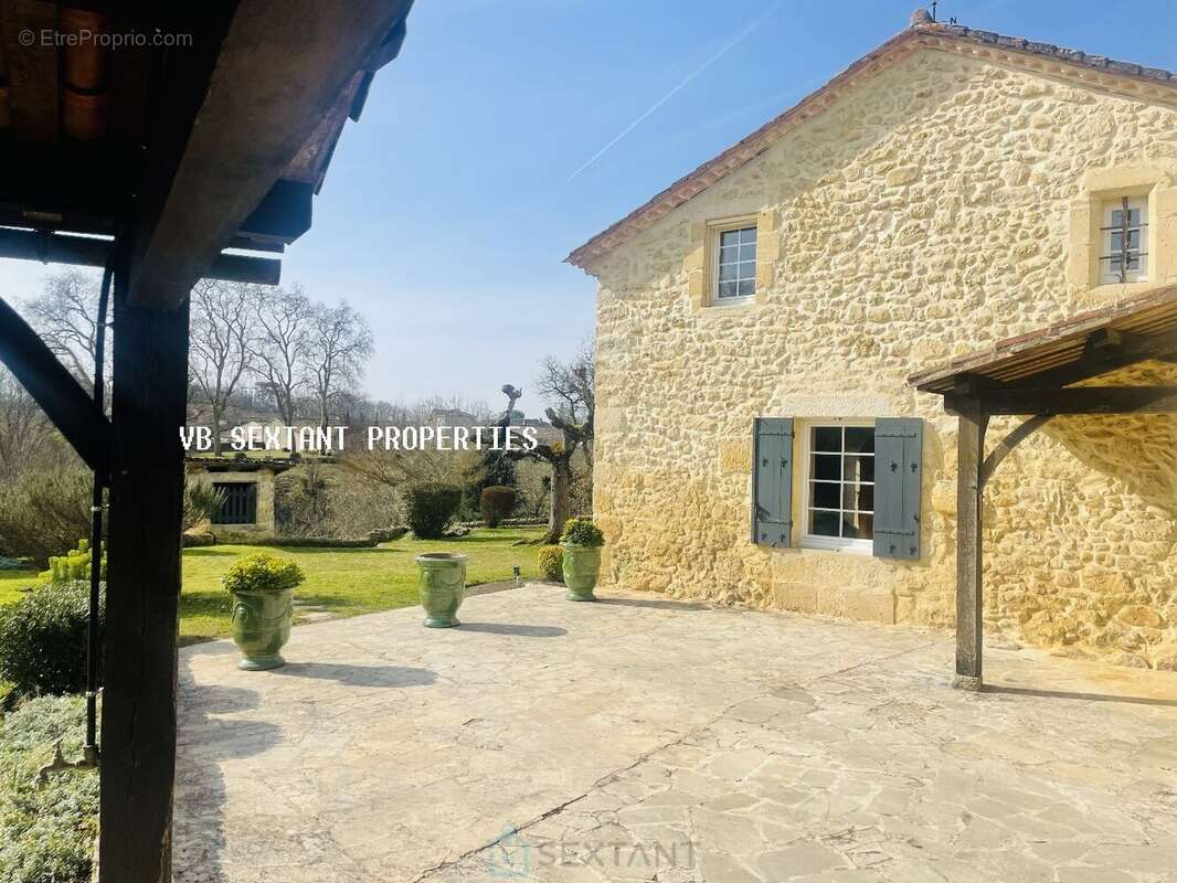 Au coeur de l'Entre -Deux- Mers, à 10  min de Sauveterre- de- Guyenne, charmante maison  en pierre et moellon avec dépendances e - photo 3