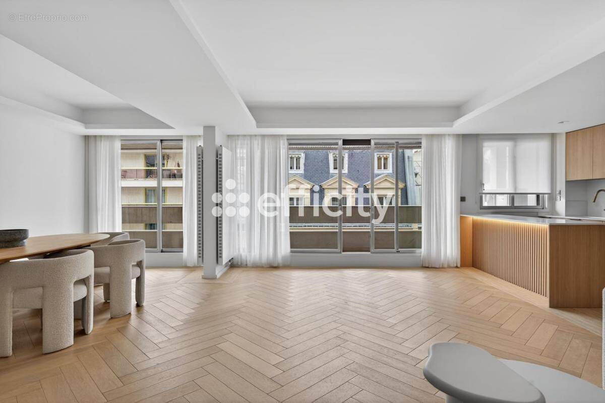 Appartement à PARIS-16E