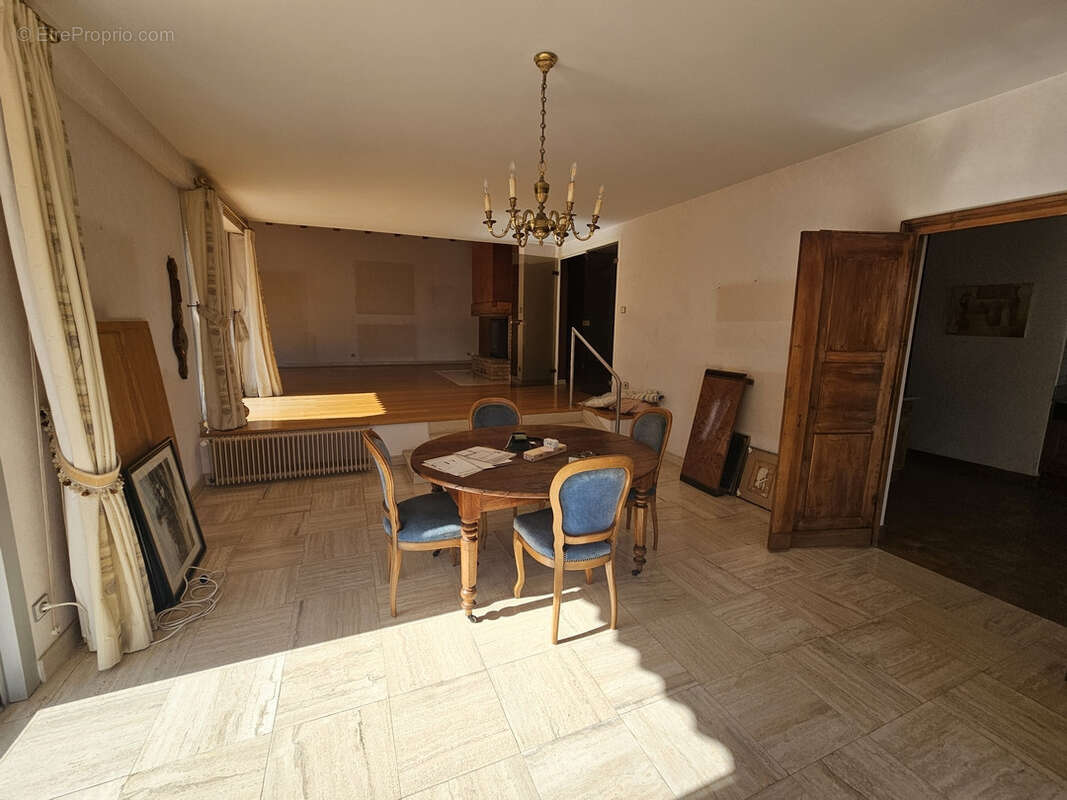 Maison à AVIGNON-LES-SAINT-CLAUDE