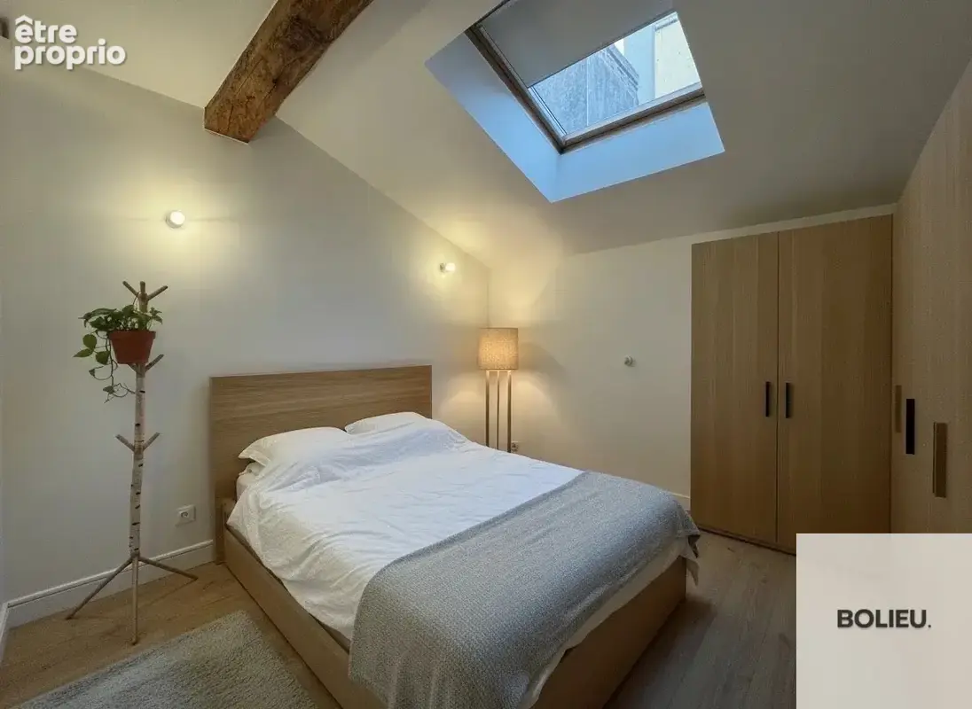 À Grenoble, appartement de 63m2 dernier étage en vente - photo 4
