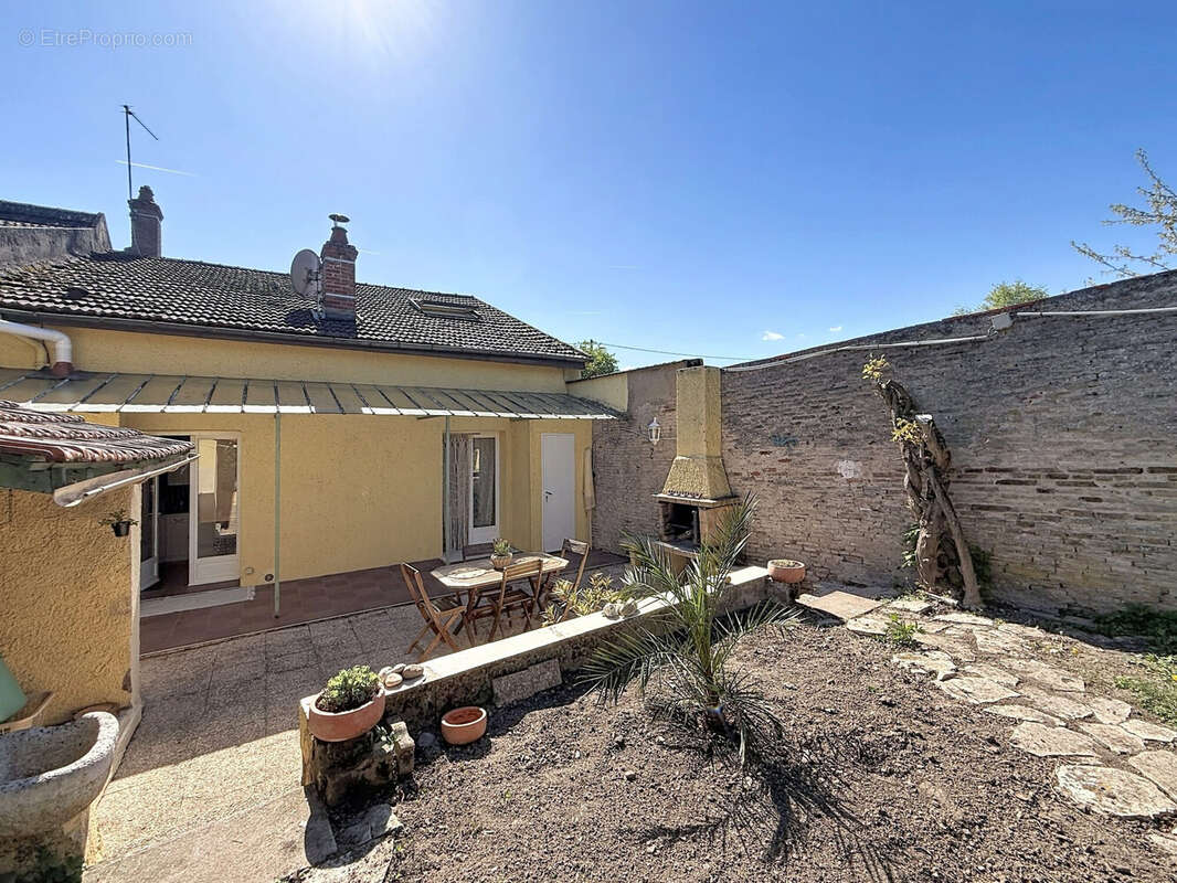 Maison à VERDUN-SUR-LE-DOUBS