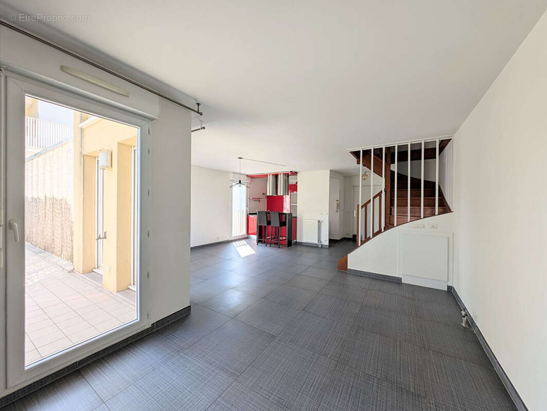 T3 en duplex -  Grande terrasse - Box - Gennevilliers - photo 4