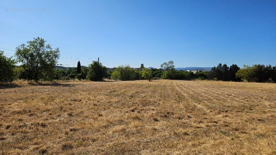 Terrain à PERTUIS