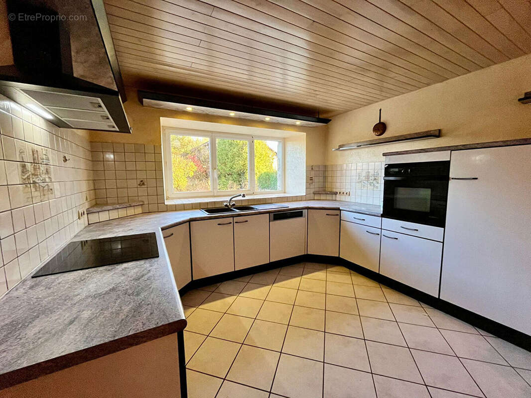 Maison à GUYANS-VENNES