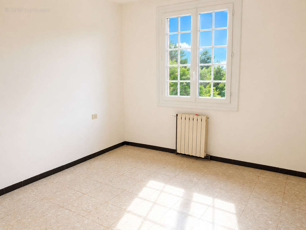 A vendre villa 5 chambres hangar 150m2 - photo 7