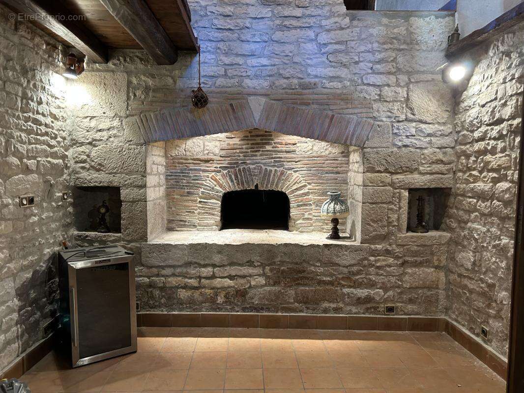 Maison à COURCOME