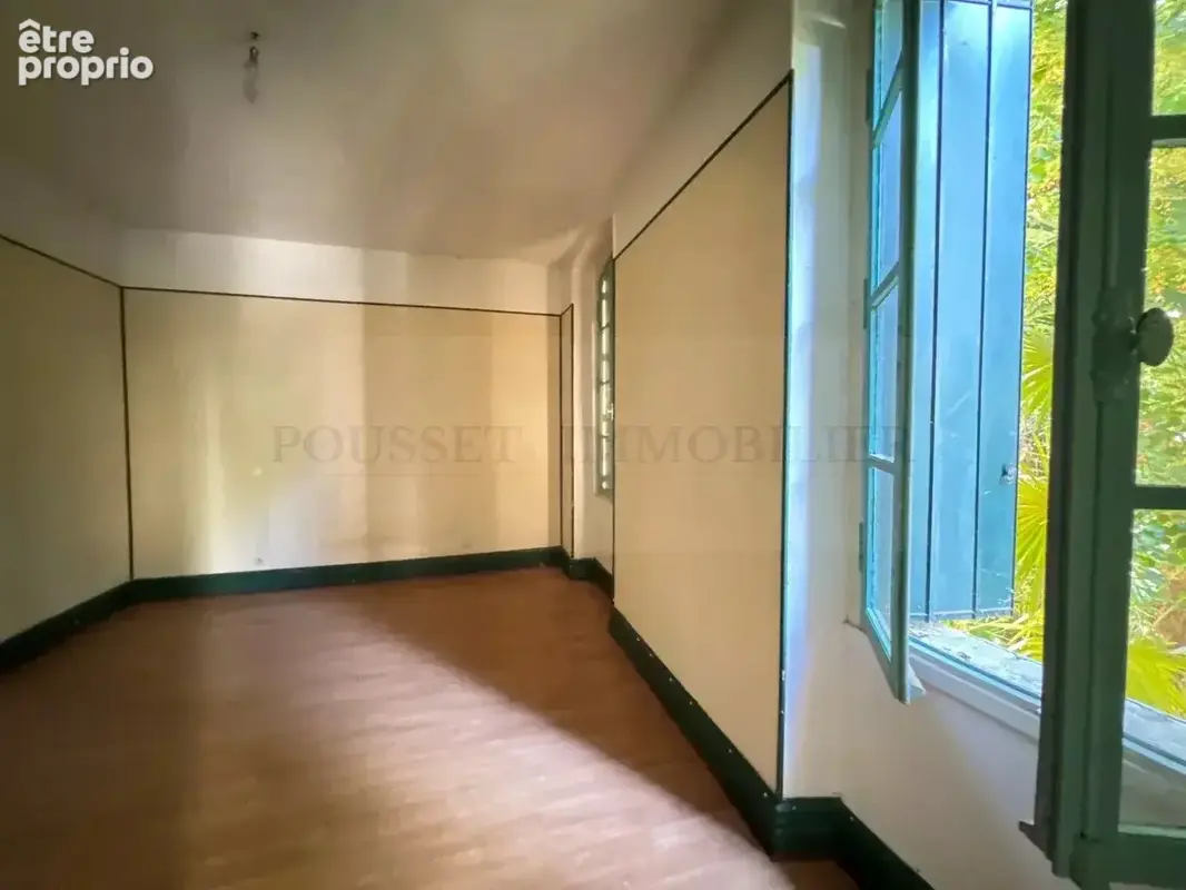Propriété en pierre du XVIIIe siècle de 540 m² avec dépendances et jardin de 1989 m². - photo 7