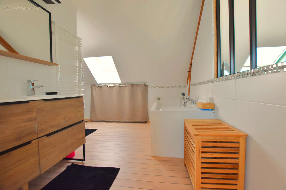 Maison à LES ESSARTS-LE-ROI