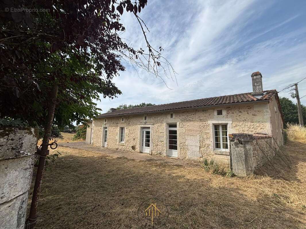 Maison à BROSSAC