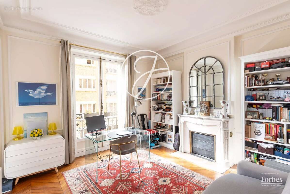 Appartement à PARIS-16E