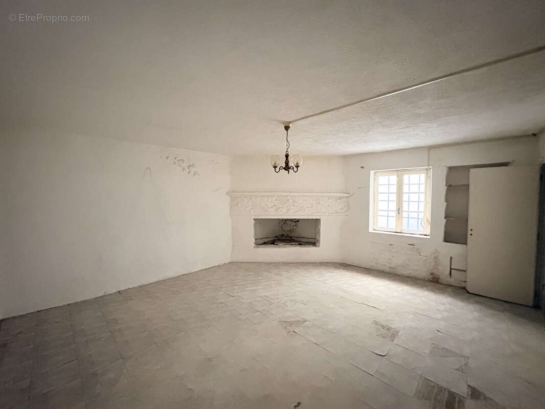 Maison à LA CALMETTE