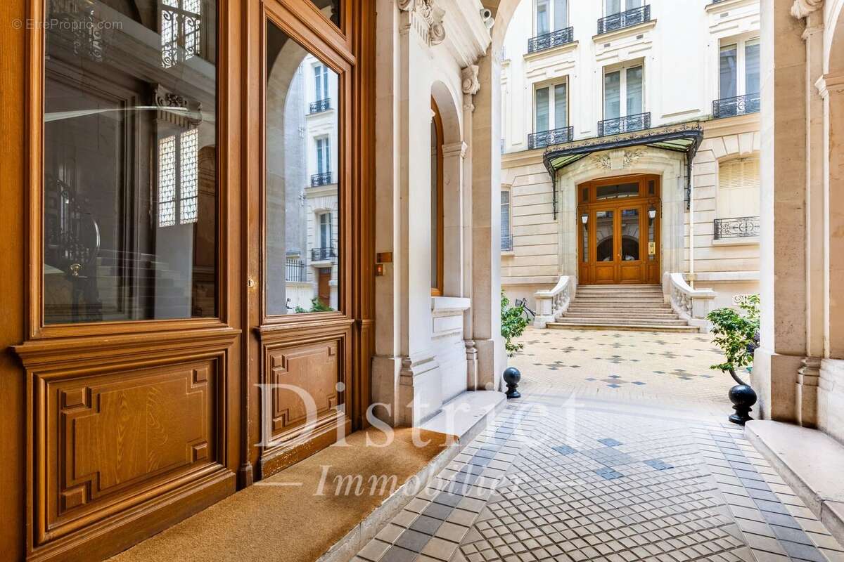 Appartement à PARIS-7E