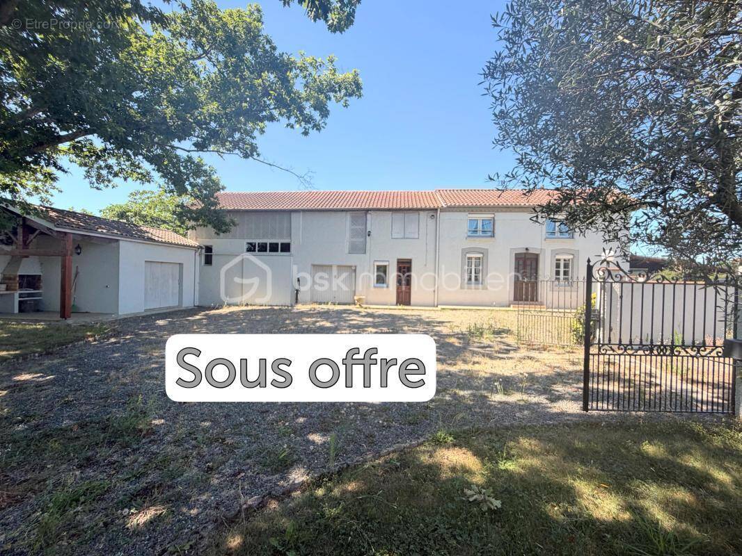 Maison à VILLECOMTAL-SUR-ARROS