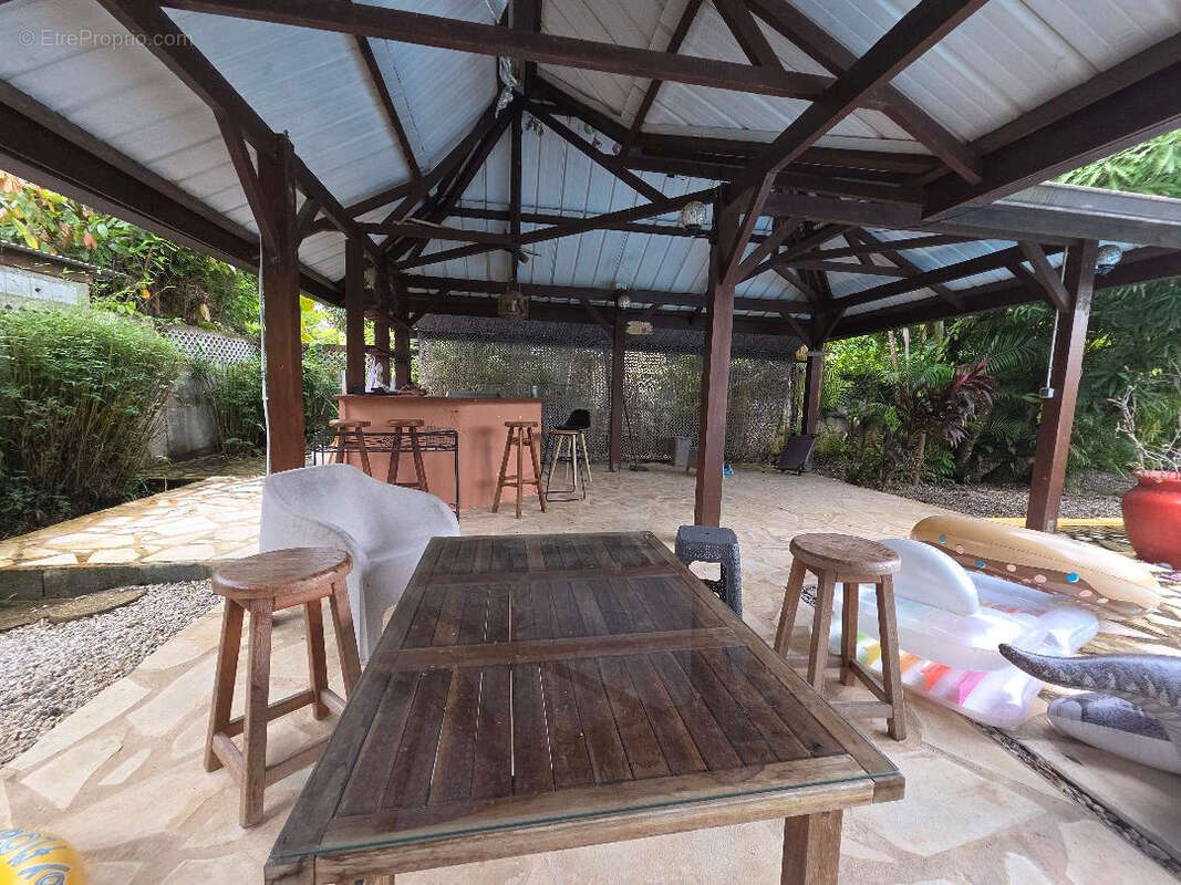 Maison à REMIRE-MONTJOLY