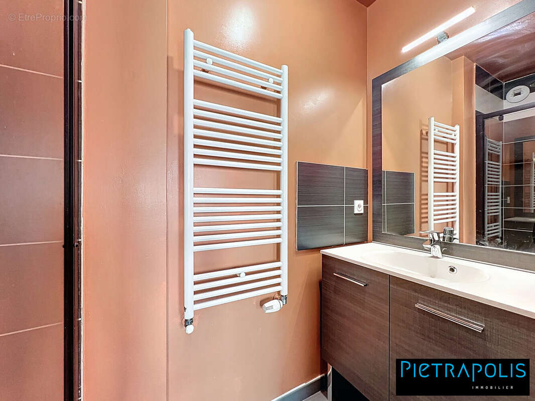Appartement à PIERRE-BENITE