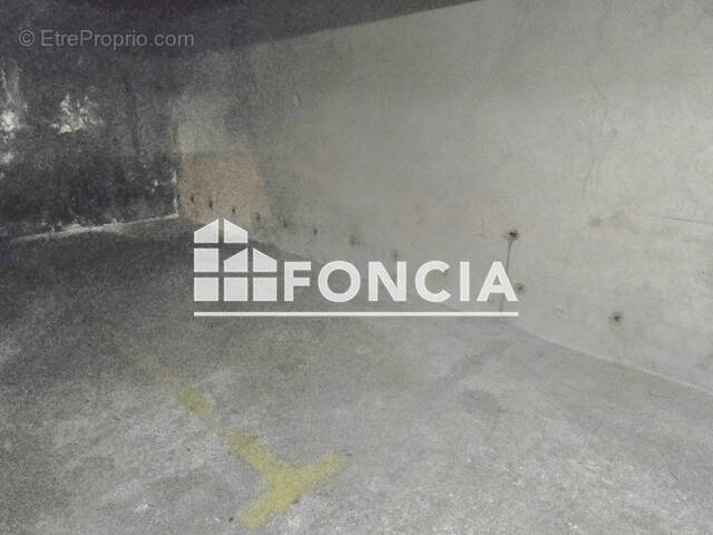 Parking à PARIS-16E