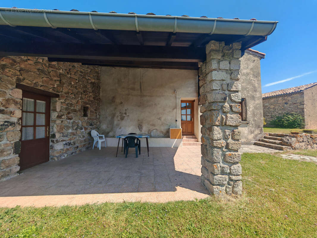 Maison à SAINT-ROMAIN-DE-LERPS