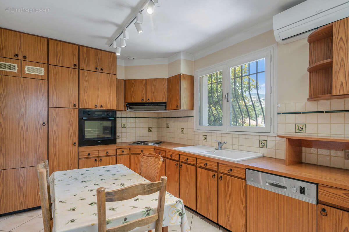Rare à Mandelieu : maison 124 m2 avec studio, ascenseur et garage de 58 m2 - photo 4