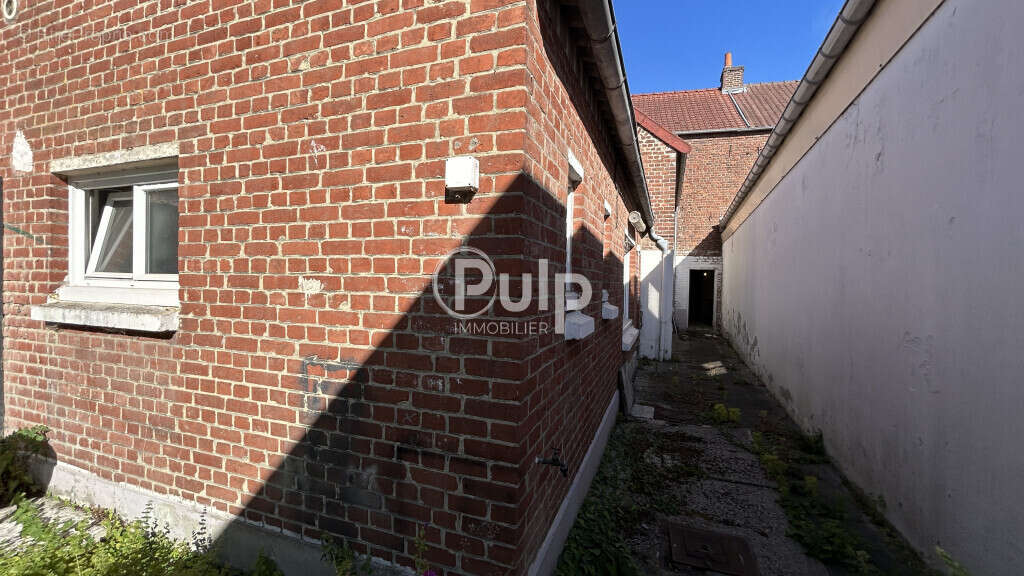 Immeuble de rapport. Maison et commerce - photo 11