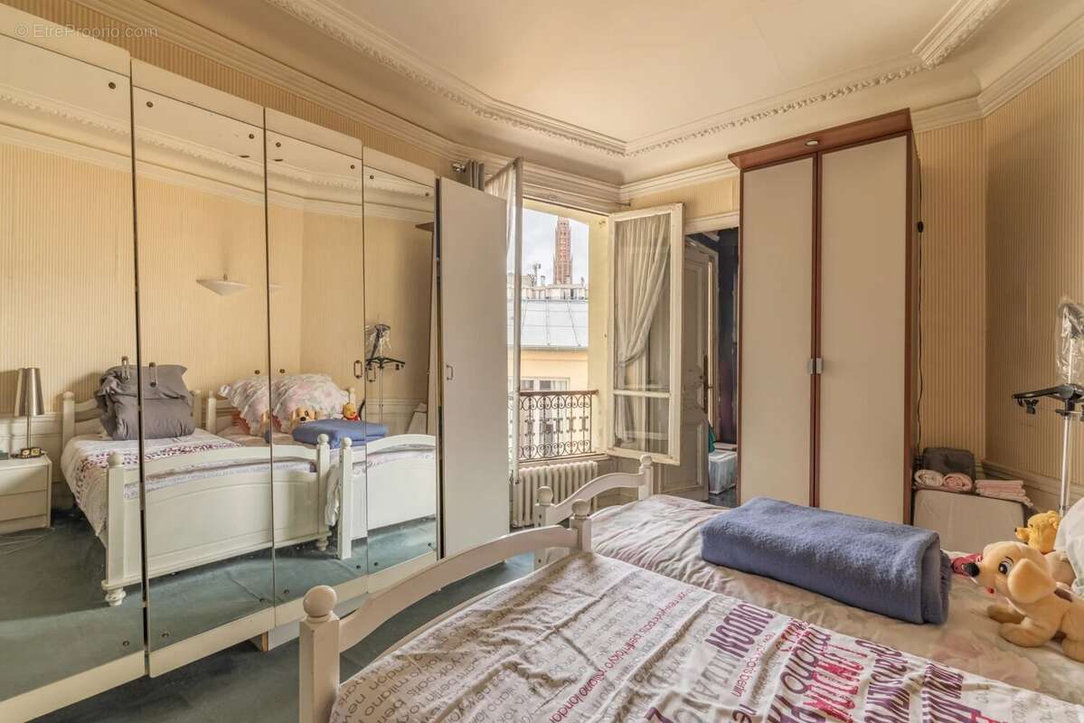 Appartement à PARIS-17E