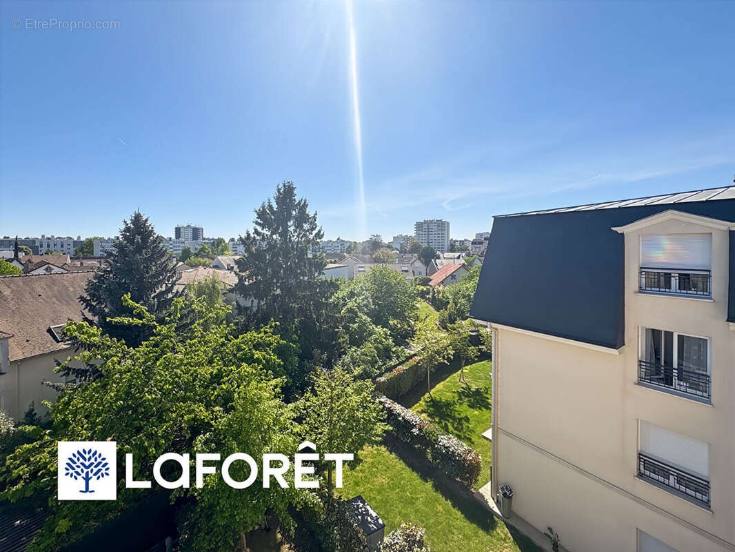 Appartement à SAINTE-GENEVIEVE-DES-BOIS