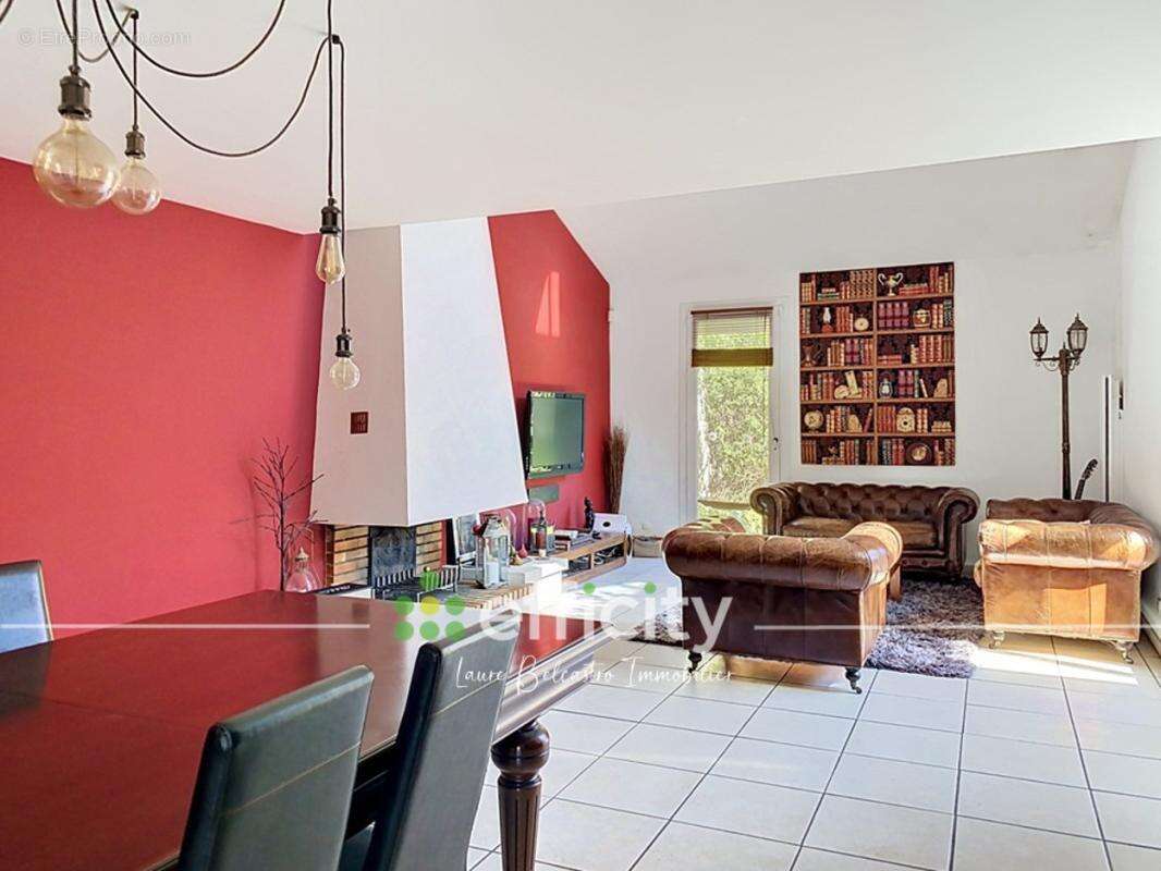 Maison à COMBS-LA-VILLE