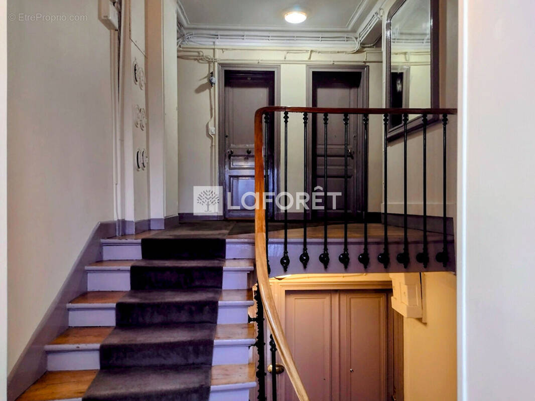 Appartement à NEUILLY-SUR-SEINE