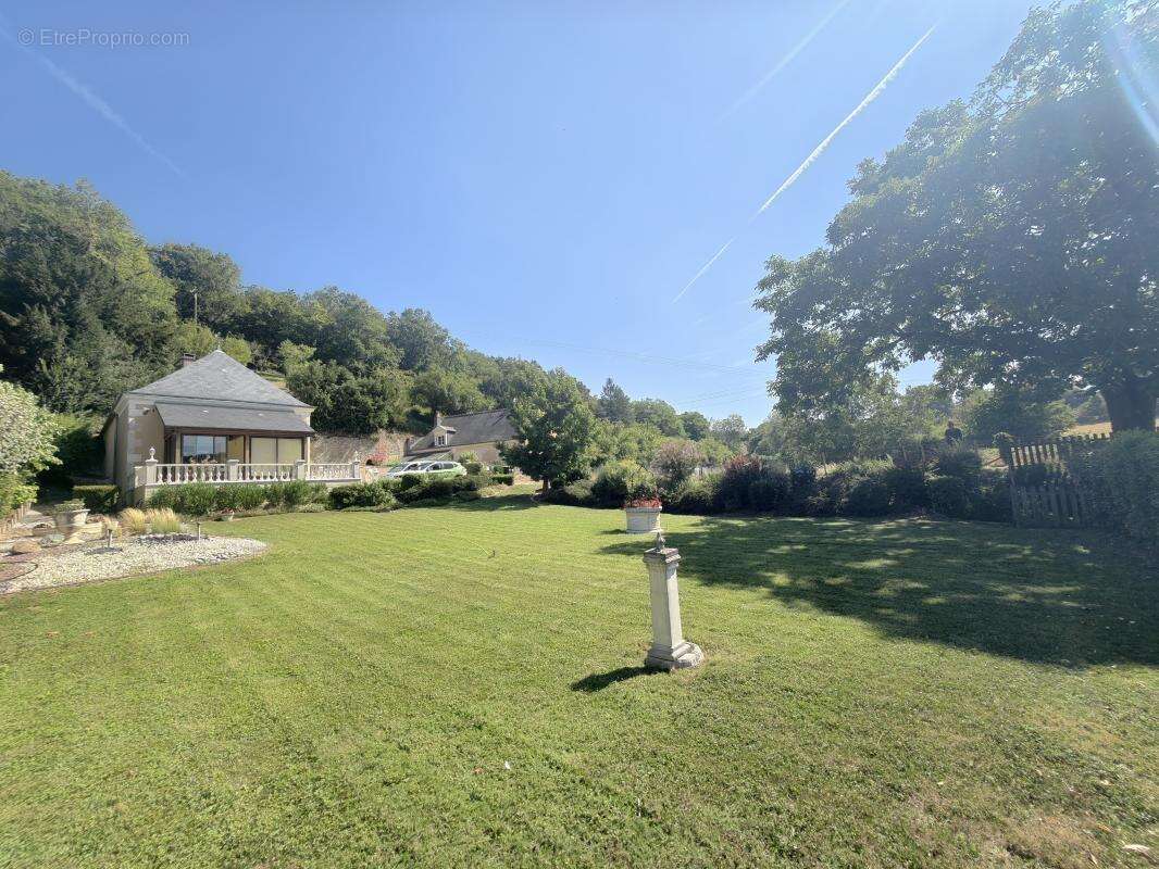 Maison 194 m² à Neuille-Pont-Pierre  - photo 17