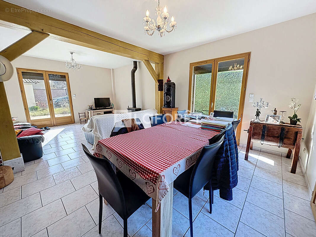 Maison à SAINT-ETIENNE-DU-ROUVRAY