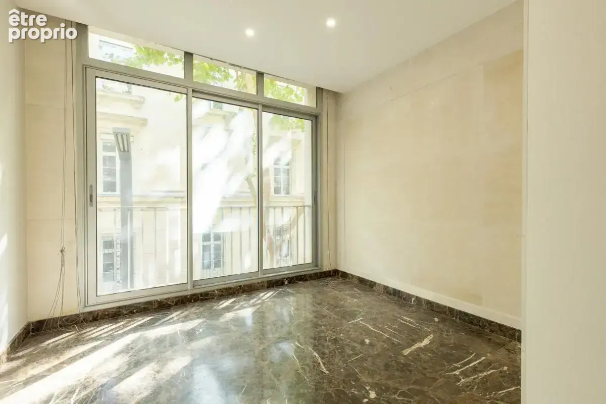 Appartement ensemble de bureaux 6 pièces de 152 m² à Avignon - photo 10