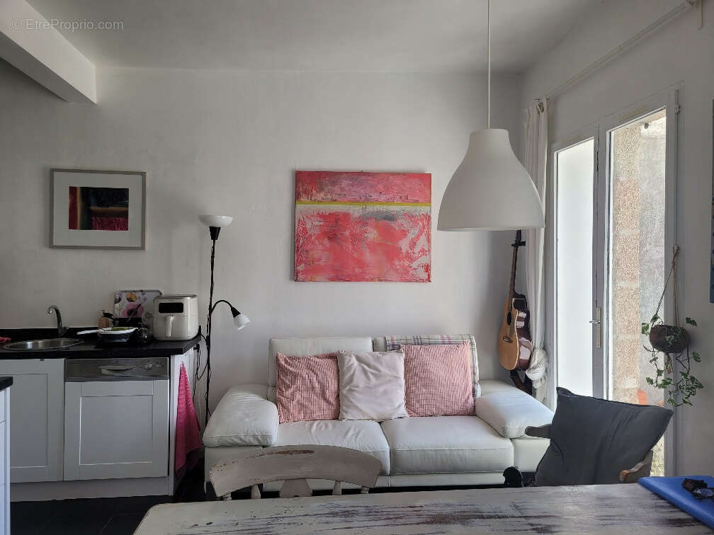 Jolie maison en Pierre F4 en coeur de village ! - photo 4