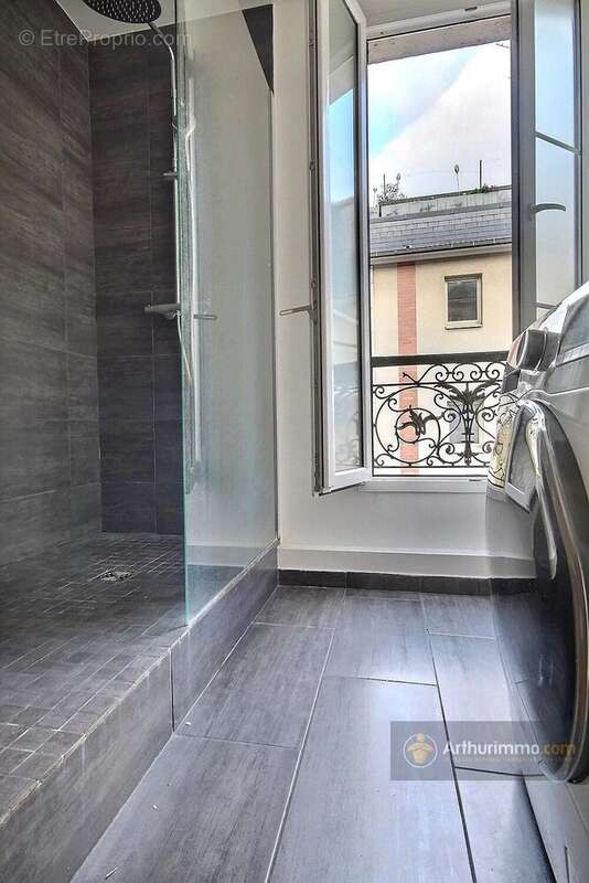 Appartement à CHARENTON-LE-PONT