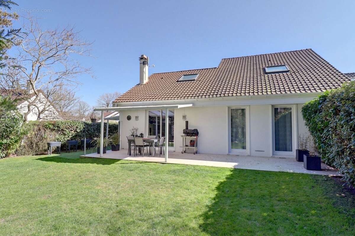 Maison à VERNEUIL-SUR-SEINE