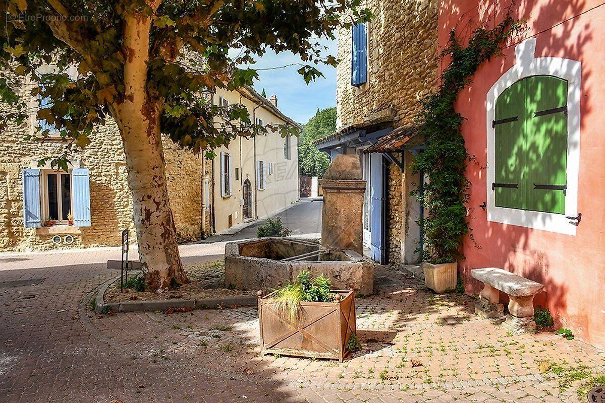 Terrain à CABRIERES-D'AVIGNON